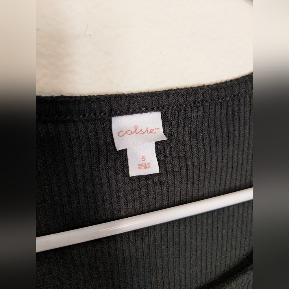 Black Ribbed Crop Top - Picture 2 of 4